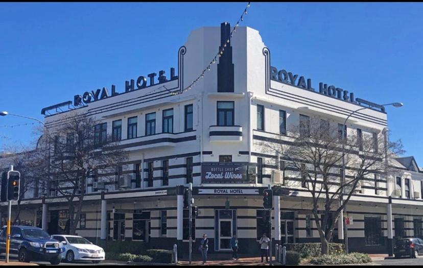 Royal Hotel Orange Exterior photo